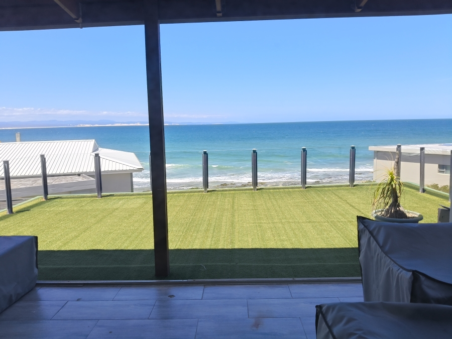 4 Bedroom Property for Sale in Wavecrest Eastern Cape